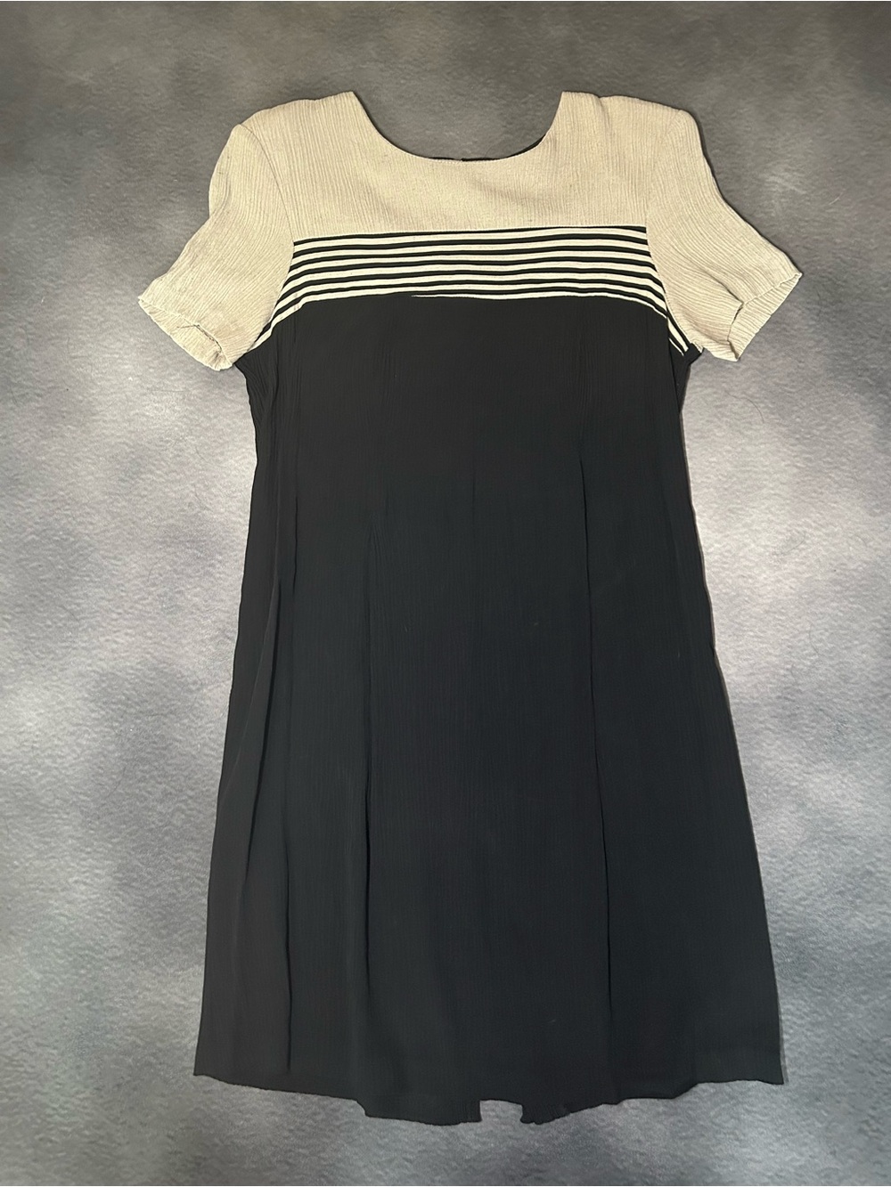 Betsy’s Things Black and Grey Short Sleeve Shift Dress Vintage- 12